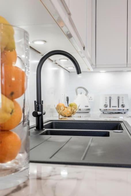 House 10 Mins To Tower Bridge Hot Tub & Parking Villa London Exterior photo